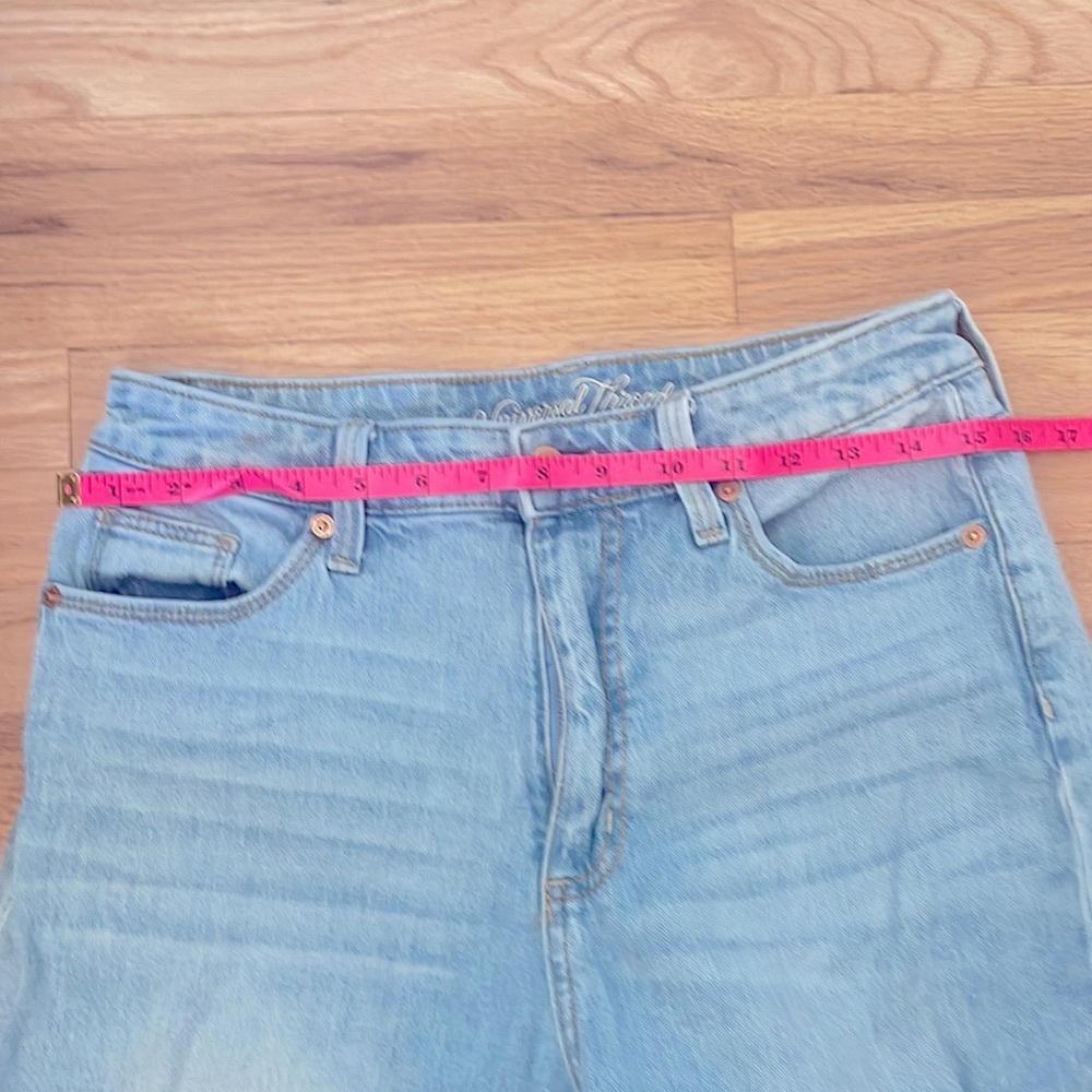 Universal Thread Light Wash Distressed Cropped Wide-Leg Jeans - Picture 4 of 9